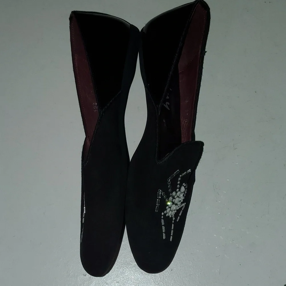 New Fsny women's 6.5 black flats with rhinestone spider design